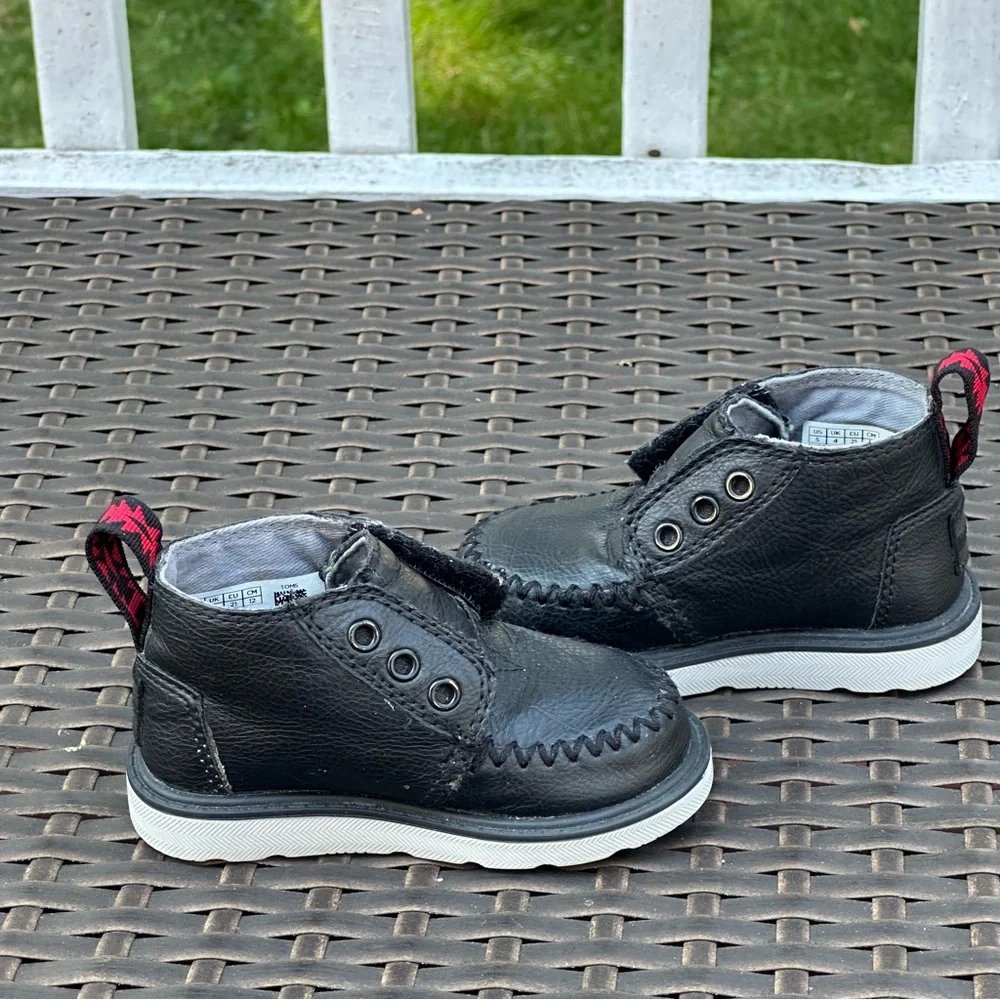 Toms Black Chukka Boots, Size 5 Toddler, Hook and Loop Slip On, Kids Shoes